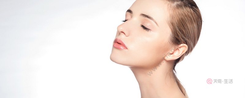 如何用白葡萄酒制作爽膚水 白葡萄酒制作爽膚水的好處(圖1) 如何用白葡萄酒制作爽膚水